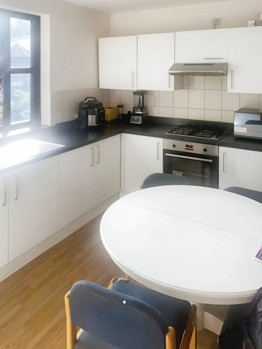 Spacious 2 Bed property  For Rent, Robin Crescent E6