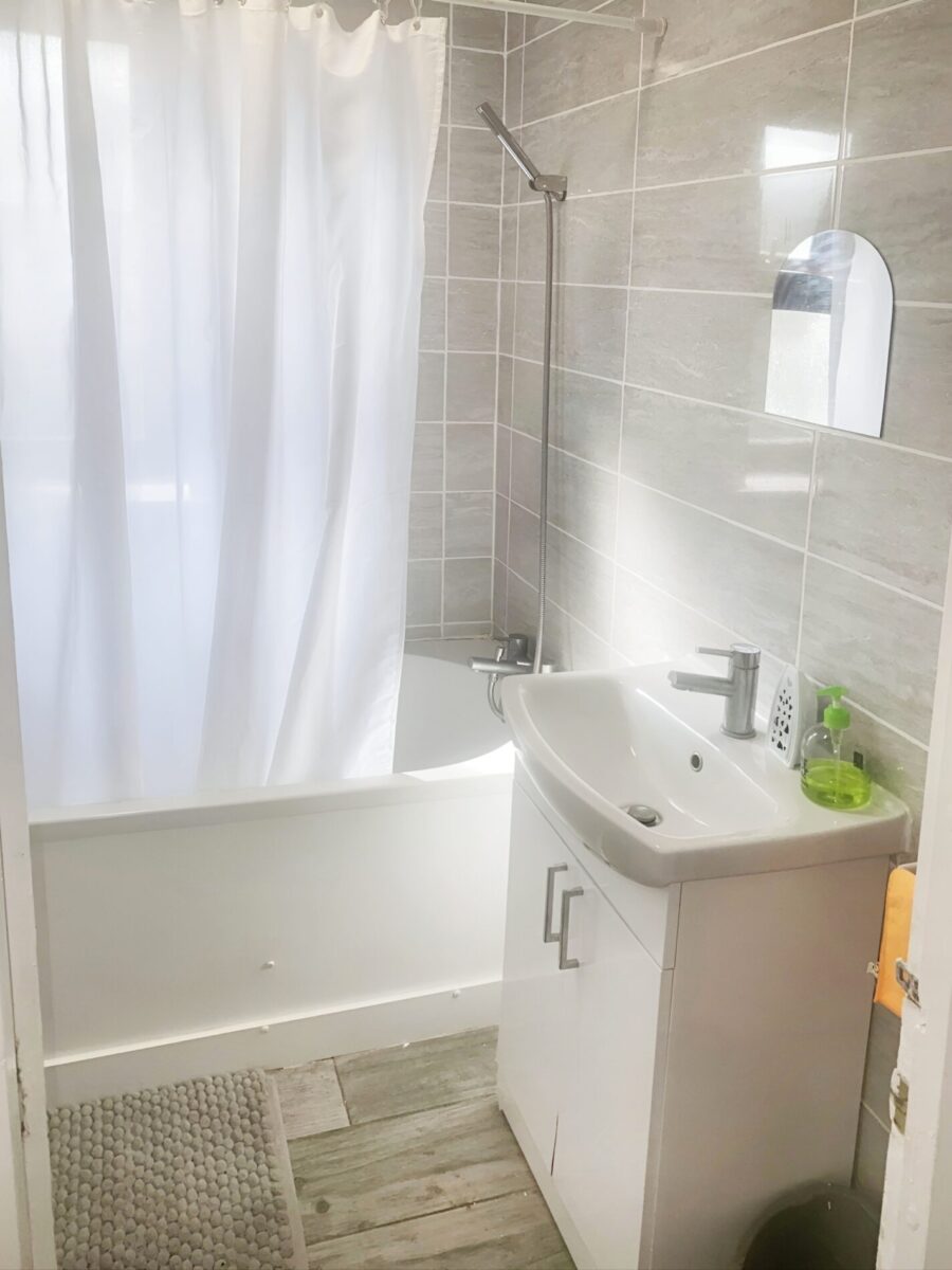 Spacious 2 Bed property  For Rent, Robin Crescent E6
