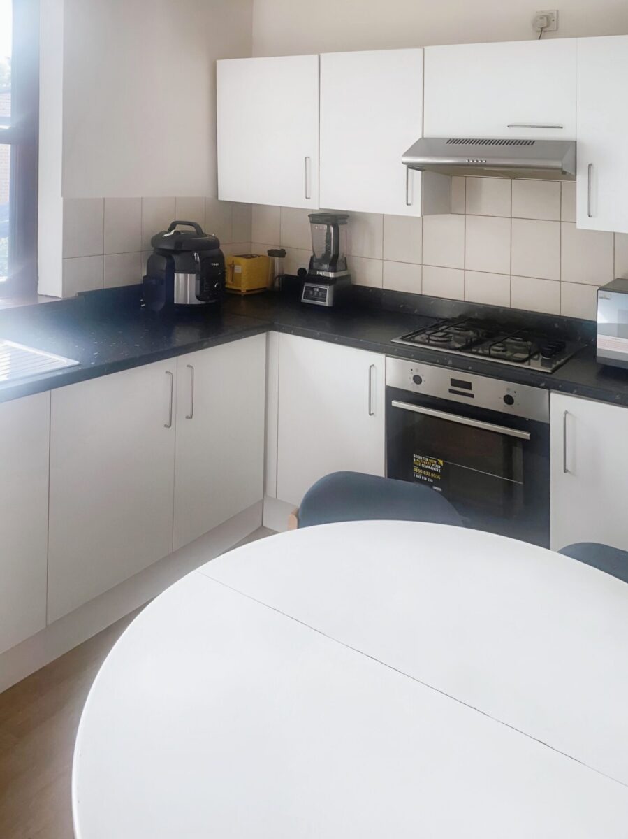 Spacious 2 Bed property  For Rent, Robin Crescent E6