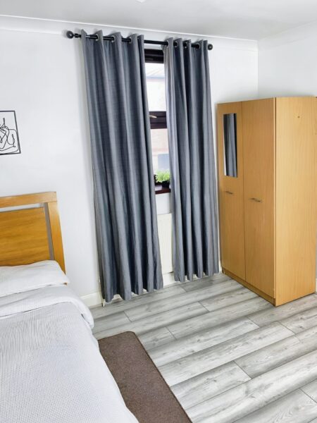 Spacious 2 Bed property  For Rent, Robin Crescent E6