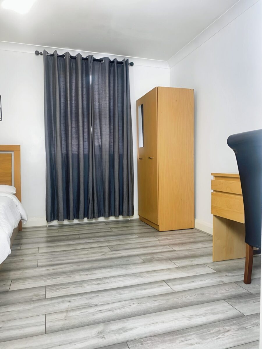 Spacious 2 Bed property  For Rent, Robin Crescent E6