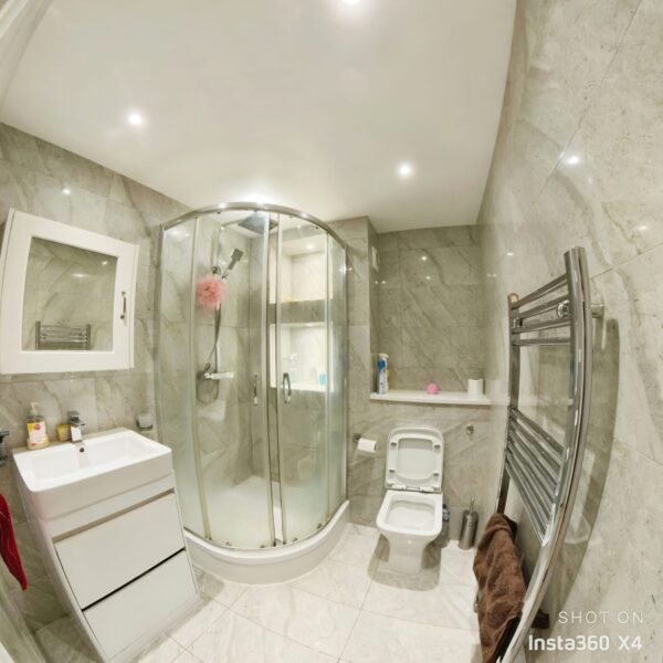 2 Bed Flat FOR SALE Blenheim Court