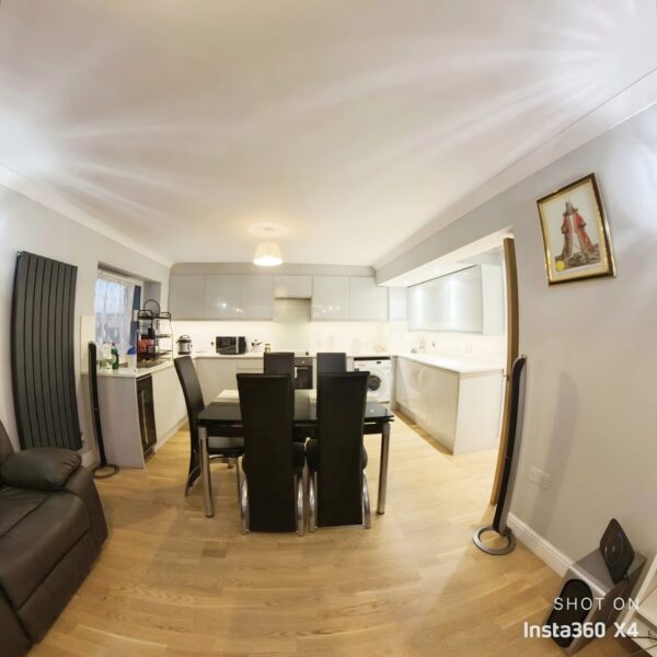 2 Bed Flat FOR SALE Blenheim Court