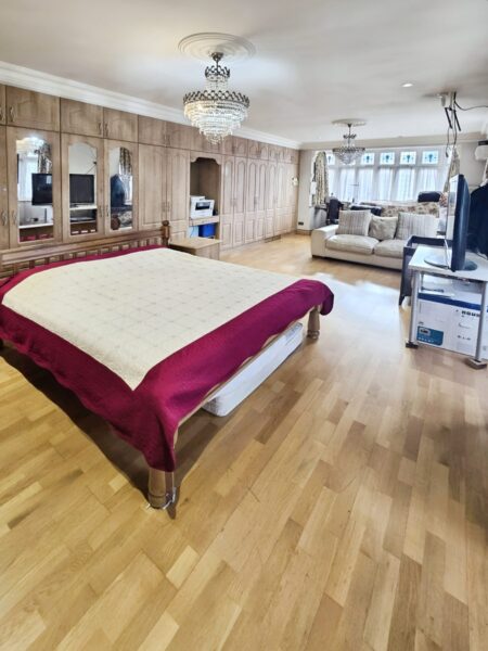 Six-Bedroom Residence on Stratton Drive IG11