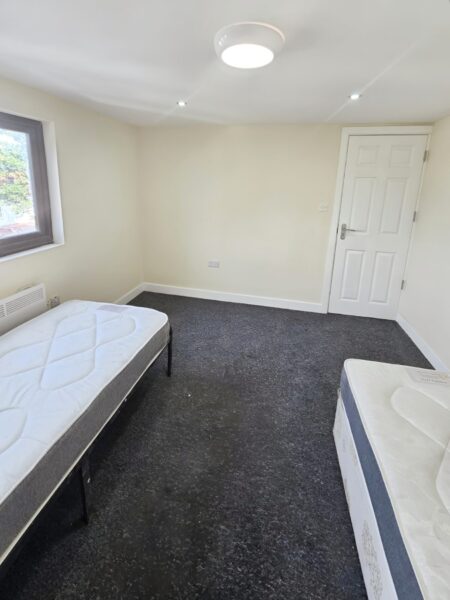 2-Bedroom Flat for Rent – Ilford, IG