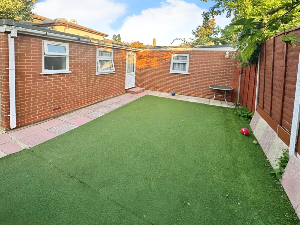Outbuilding For Sale, IG1