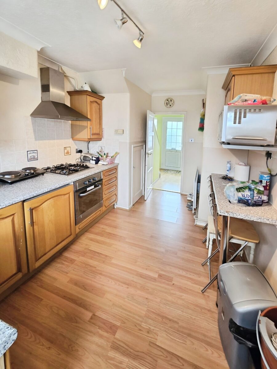 Massive 3 Bedroom House IG11