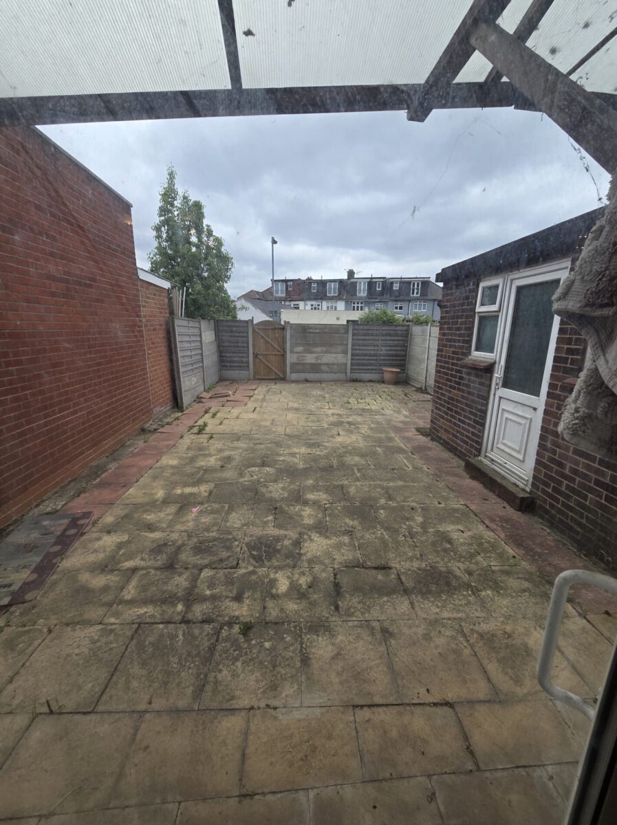 Massive 3 Bedroom House IG11