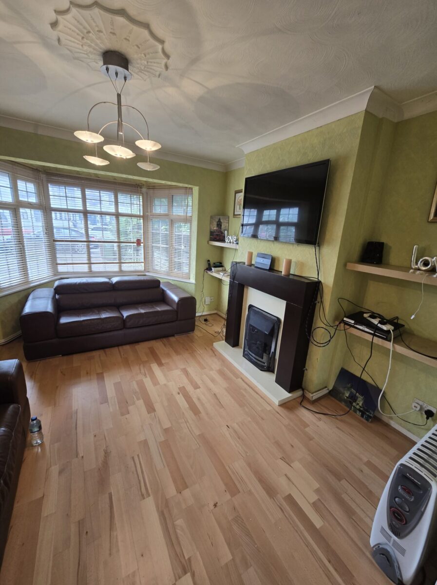 Massive 3 Bedroom House IG11