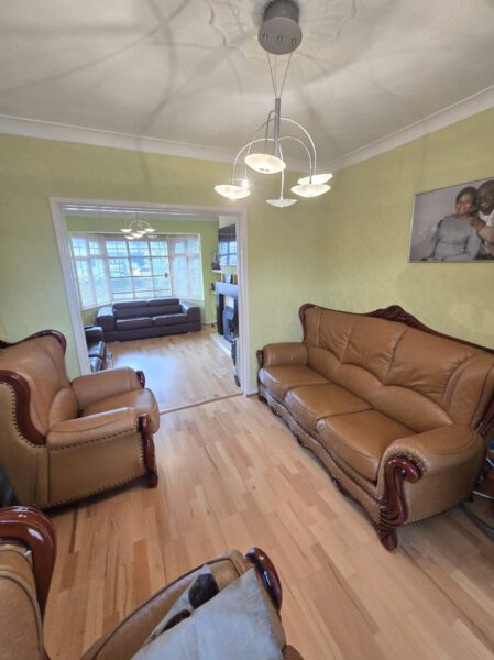 Massive 3 Bedroom House IG11