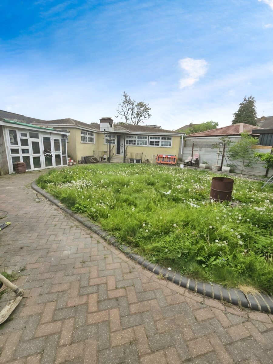 Six-Bedroom Residence on Stratton Drive IG11