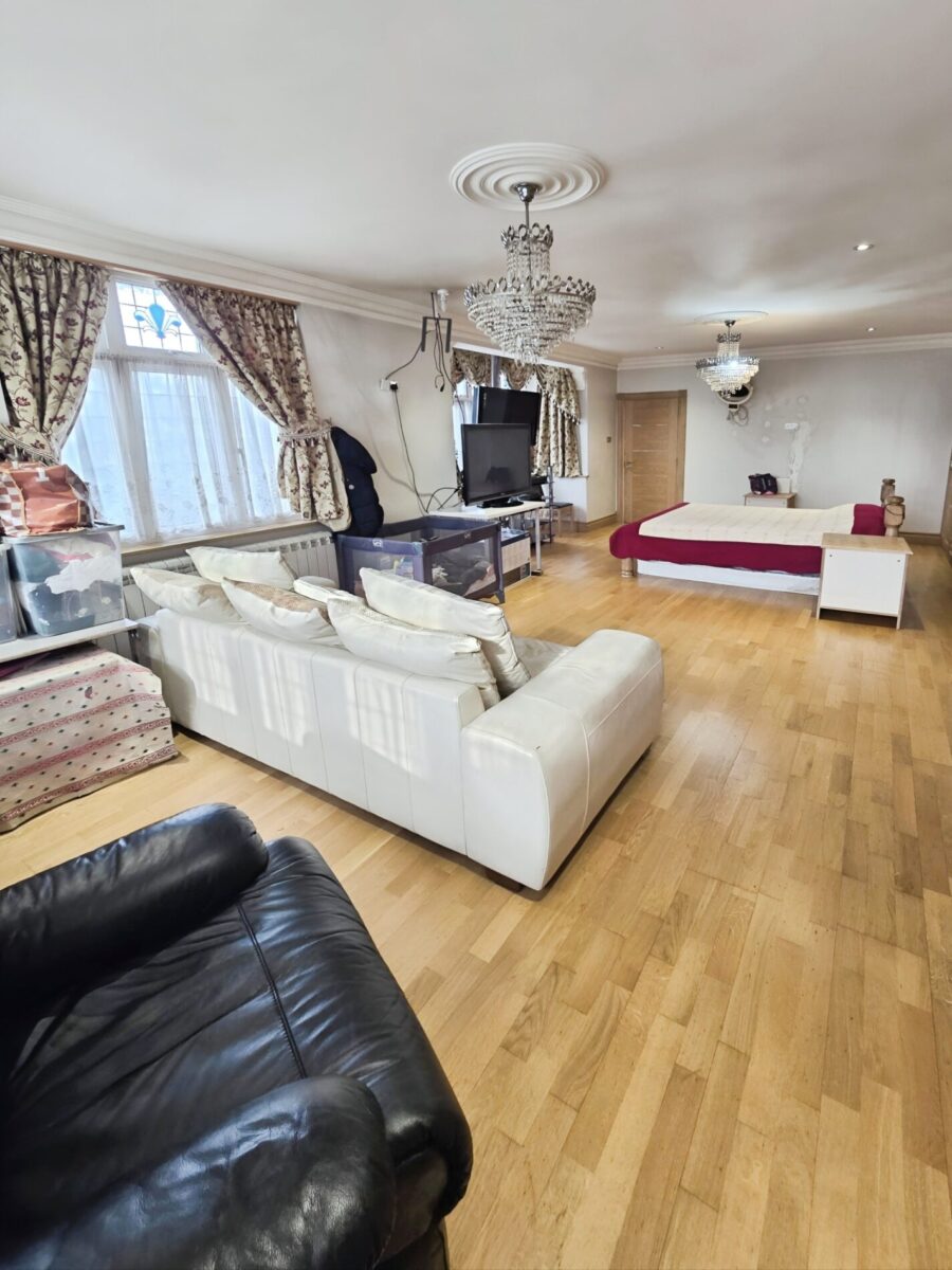Six-Bedroom Residence on Stratton Drive IG11