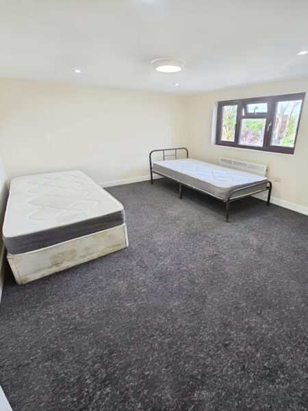 2-Bedroom Flat for Rent – Ilford, IG