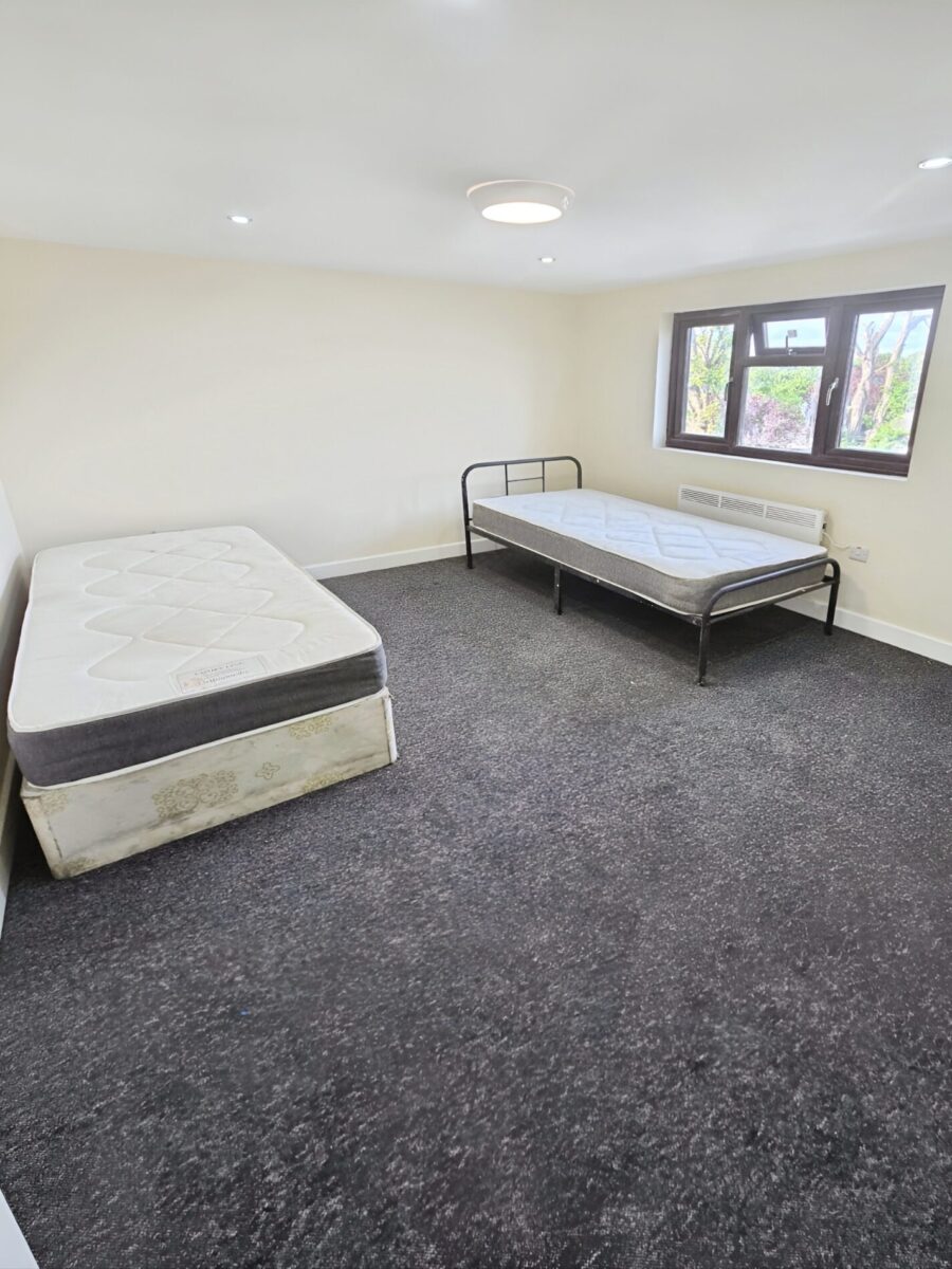 2-Bedroom Flat for Rent – Ilford, IG