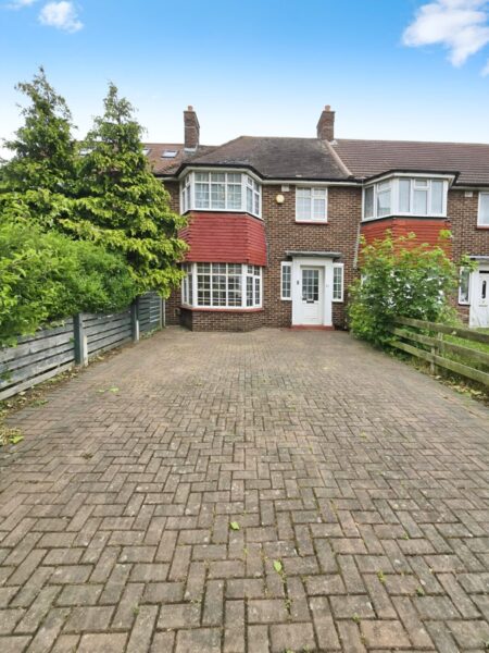 Massive 3 Bedroom House IG11