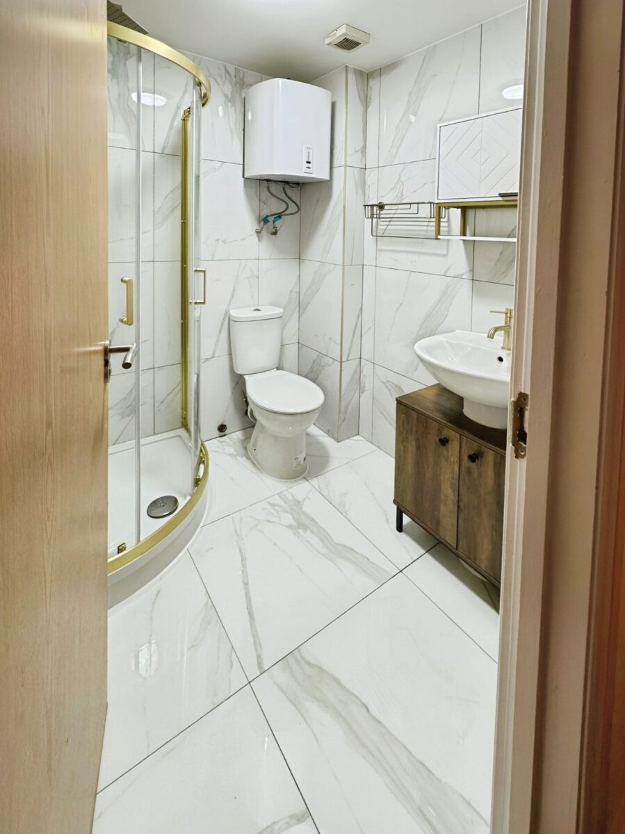 1-Bedroom Flat for Rent   E14