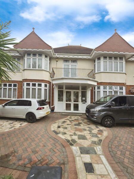 Six-Bedroom Residence on Stratton Drive IG11