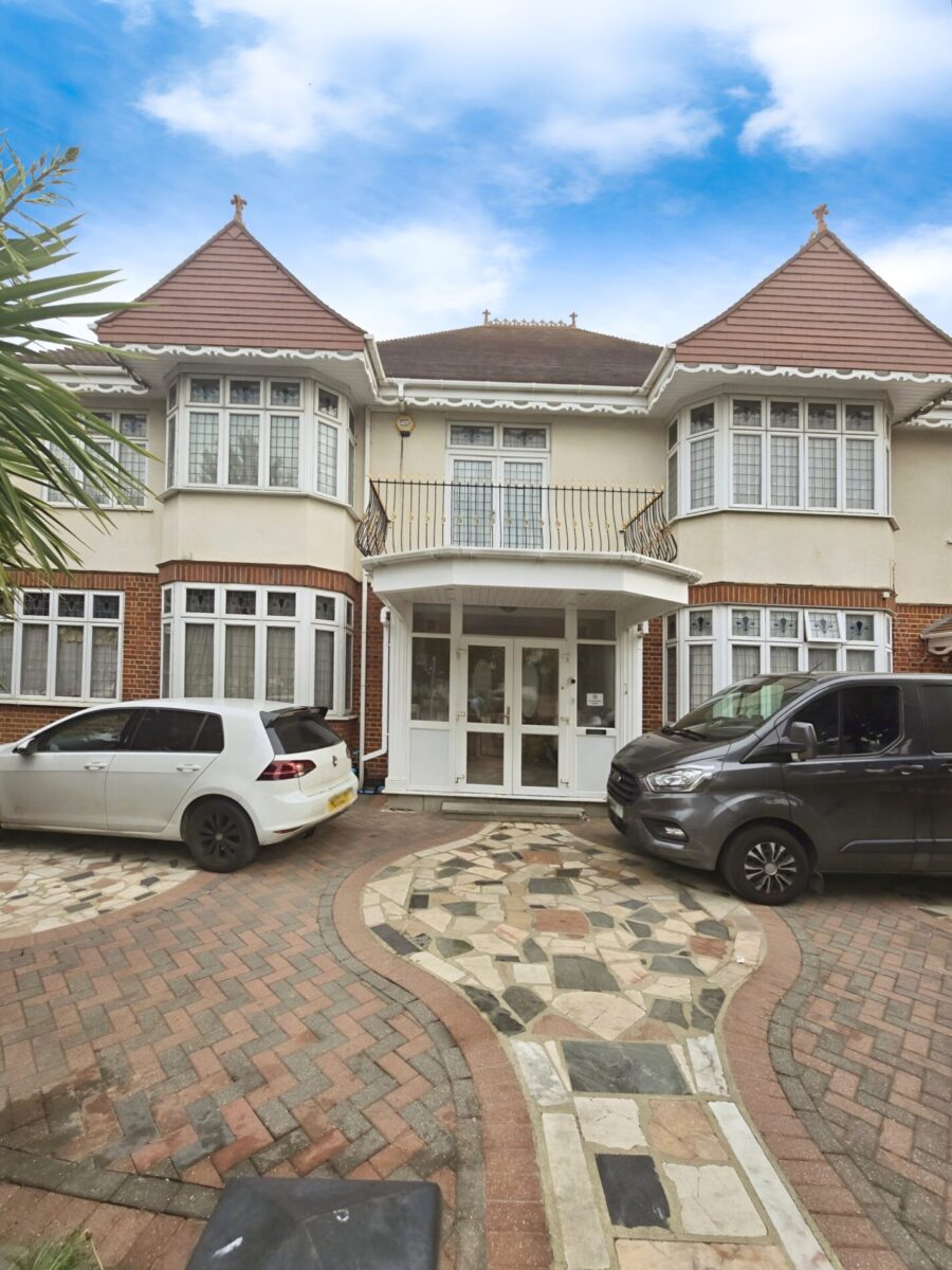 Six-Bedroom Residence on Stratton Drive IG11