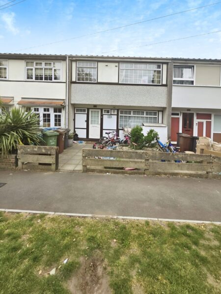 3 Bed House For Sale – Barking IG11