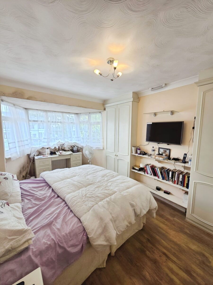 Massive 3 Bedroom House IG11