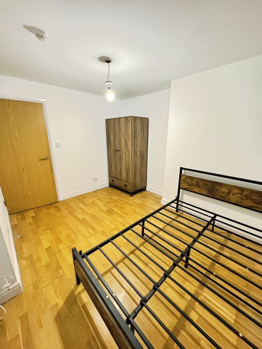 1-Bedroom Flat for Rent   E14