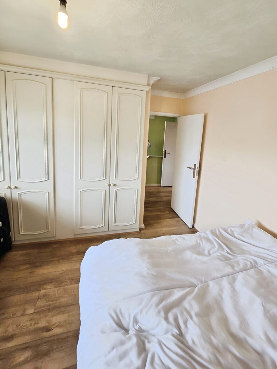 Massive 3 Bedroom House IG11