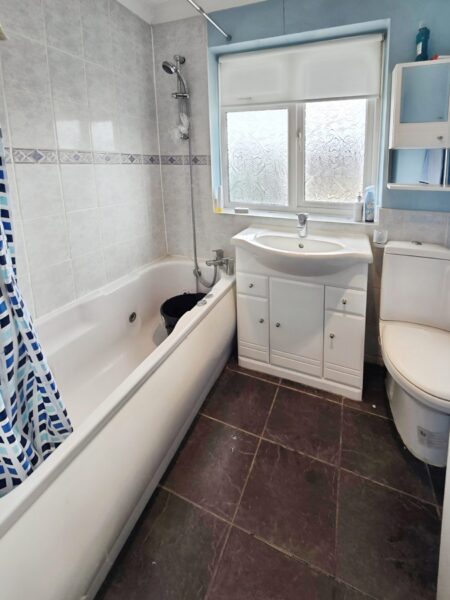 Massive 3 Bedroom House IG11