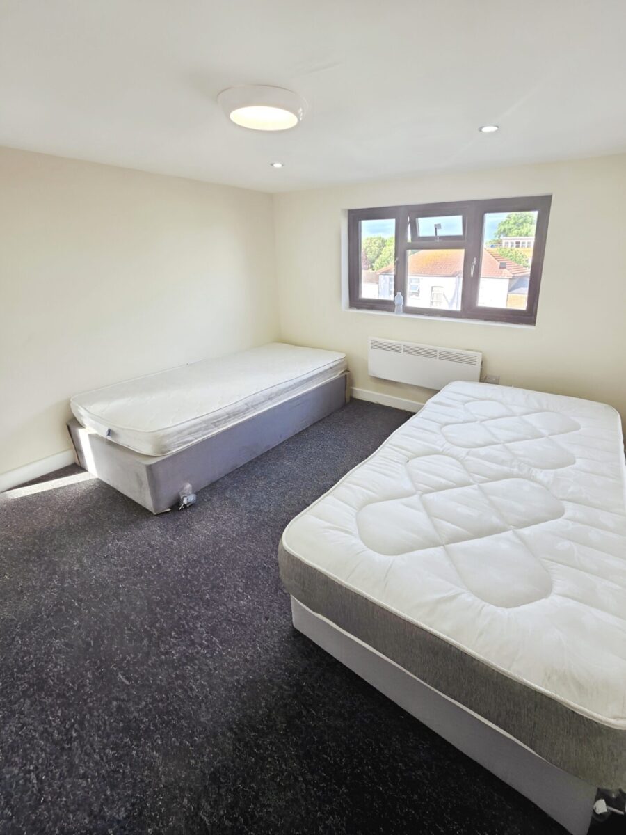 2-Bedroom Flat for Rent – Ilford, IG