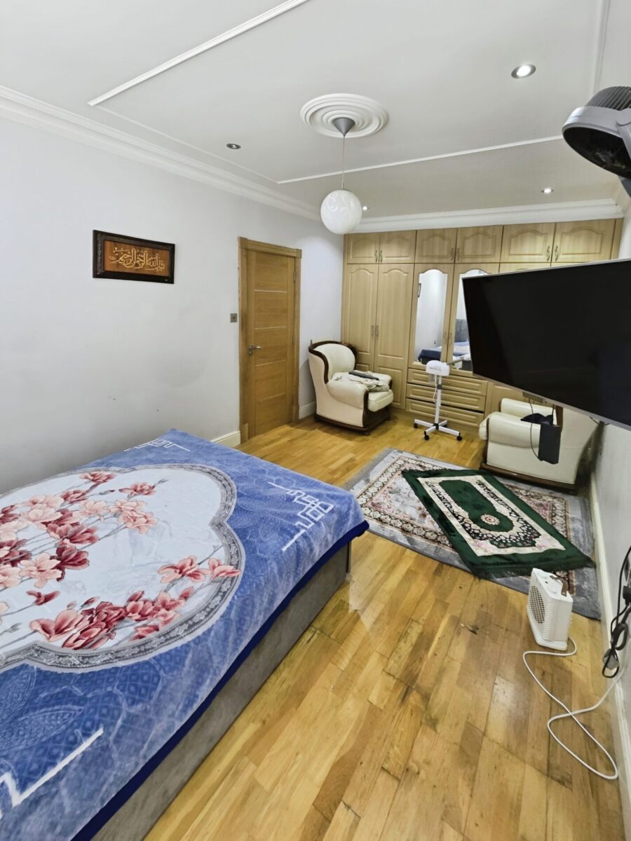 Six-Bedroom Residence on Stratton Drive IG11