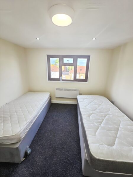 2-Bedroom Flat for Rent – Ilford, IG