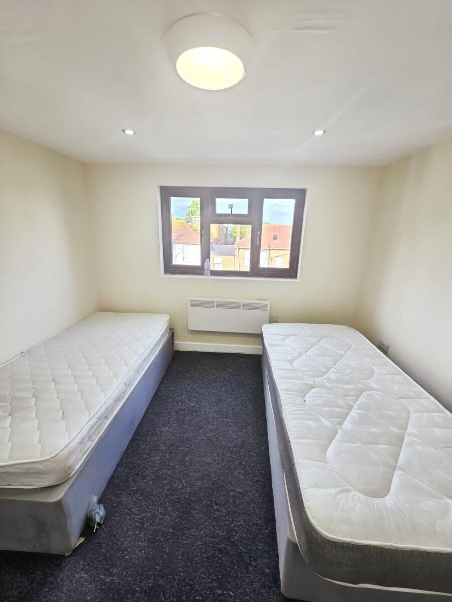 2-Bedroom Flat for Rent – Ilford, IG
