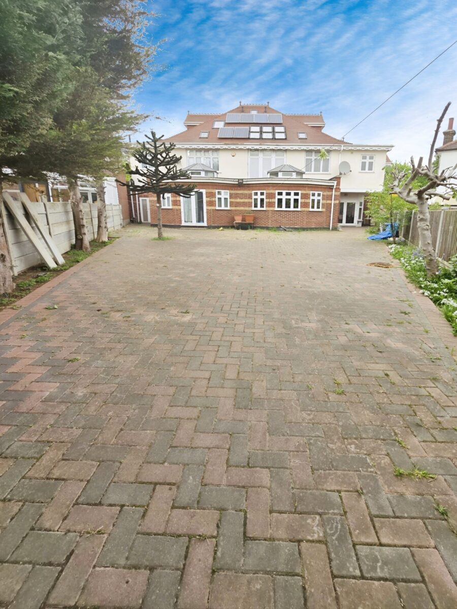 Six-Bedroom Residence on Stratton Drive IG11
