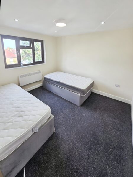 2-Bedroom Flat for Rent – Ilford, IG