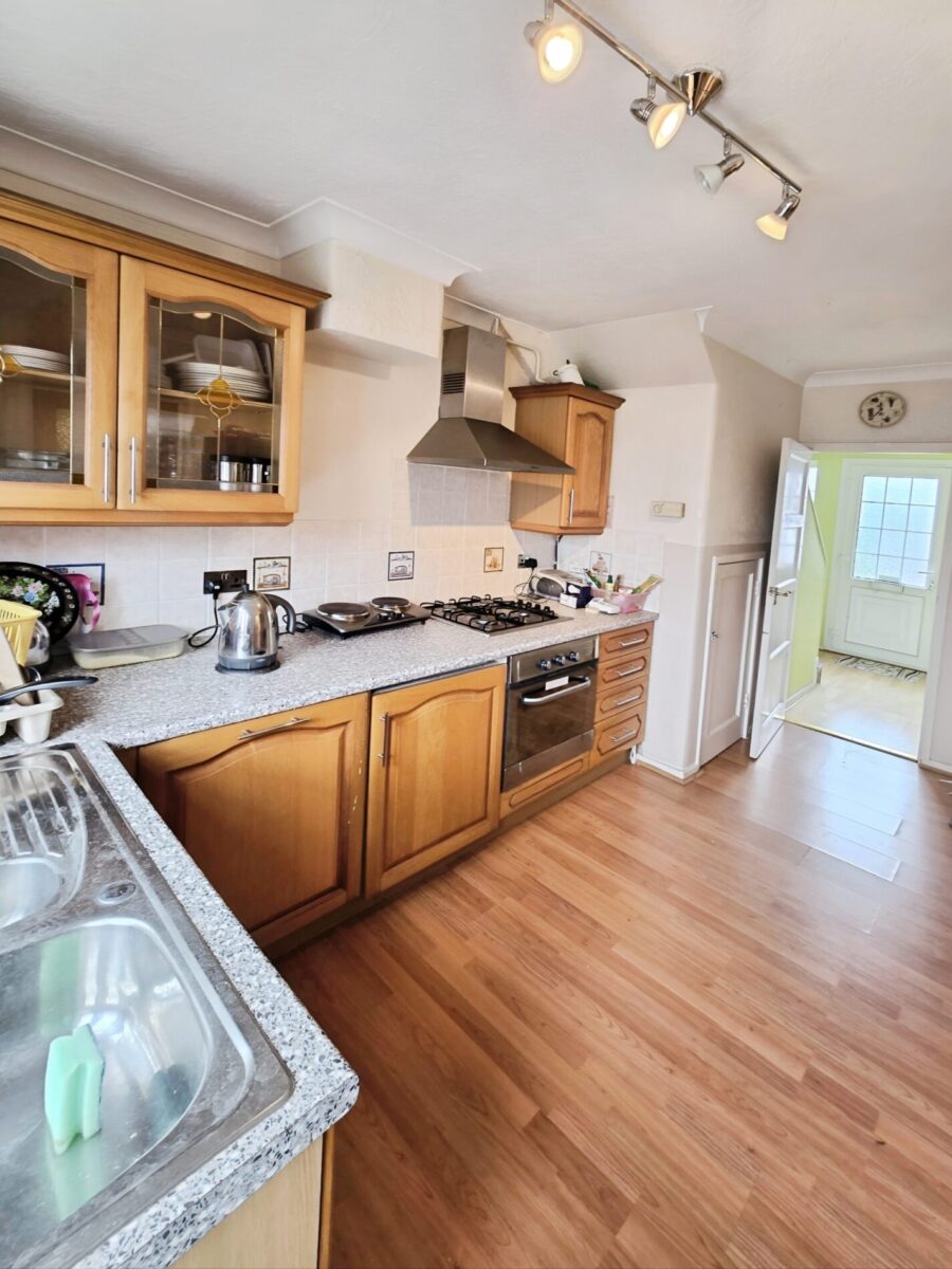 Massive 3 Bedroom House IG11