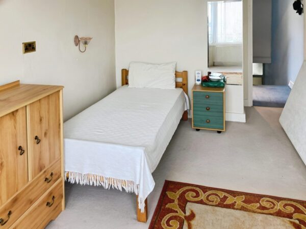 One-Bedroom First Floor Flat in Barking