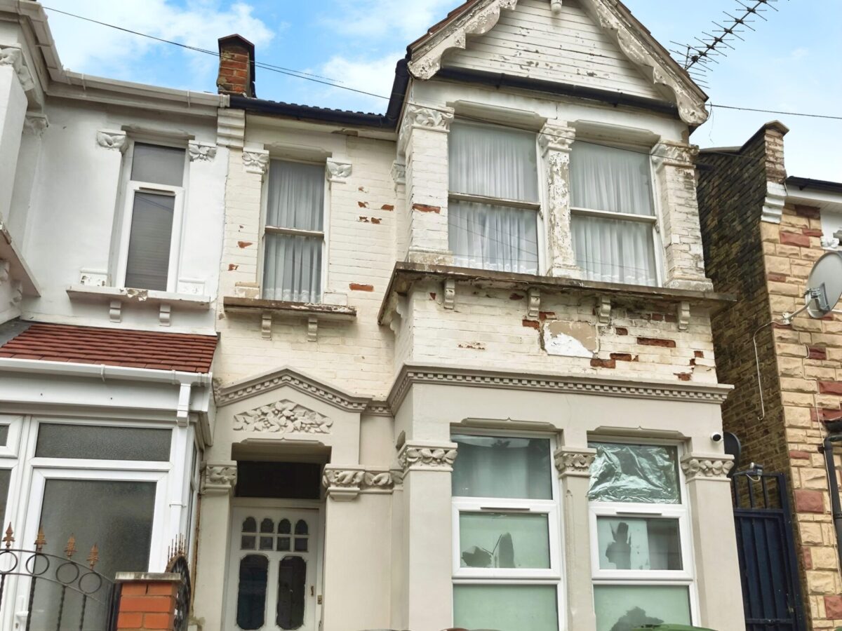 One-Bedroom First Floor Flat in Barking
