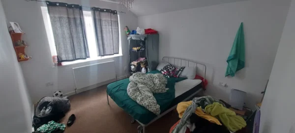 Butcher Shop with 2-Bedroom Flat, IG11