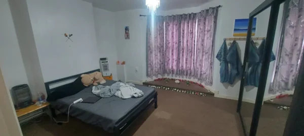 Butcher Shop with 2-Bedroom Flat, IG11