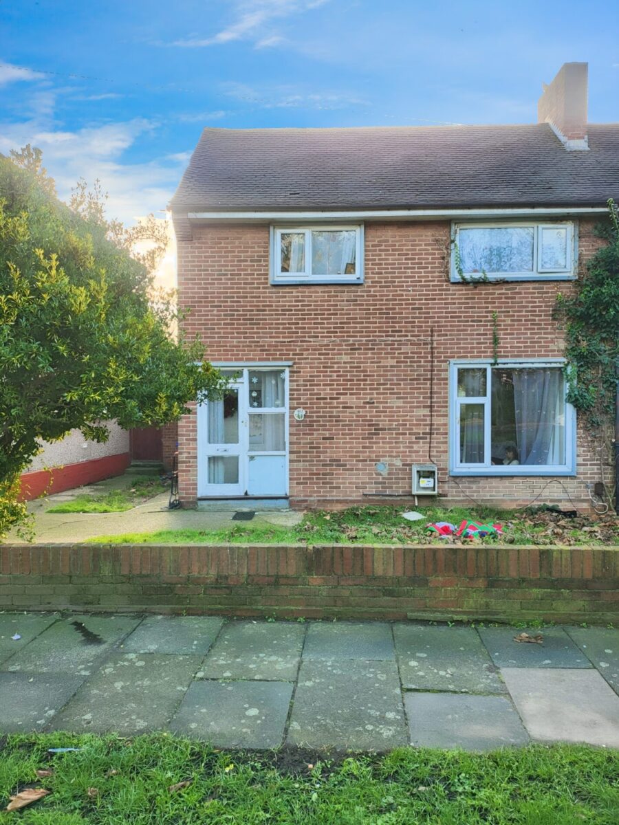 2 Bed House For Sale Romford, RM7