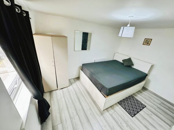 2 Bed Flat For Sale, IG11