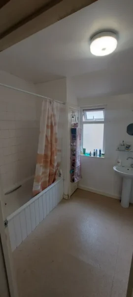 Butcher Shop with 2-Bedroom Flat, IG11