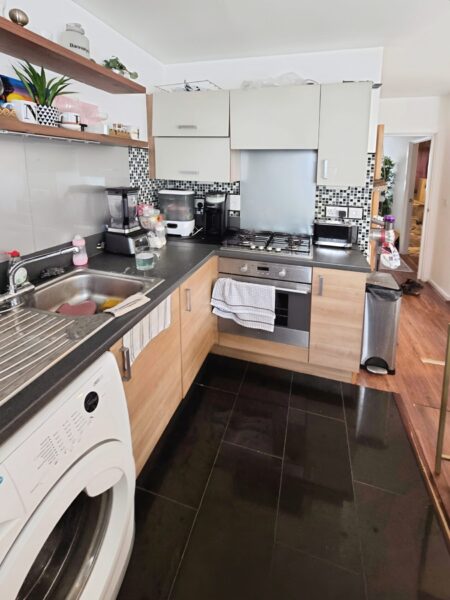 One-bedroom flat For Sale, Ilford, IG3