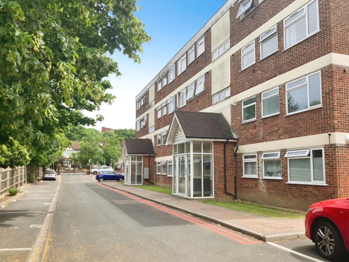 Spacious Ground Floor Apartment, SW16