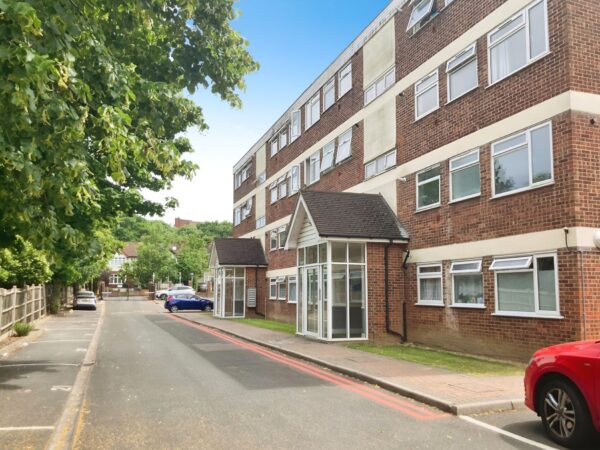Spacious Ground Floor Apartment, SW16
