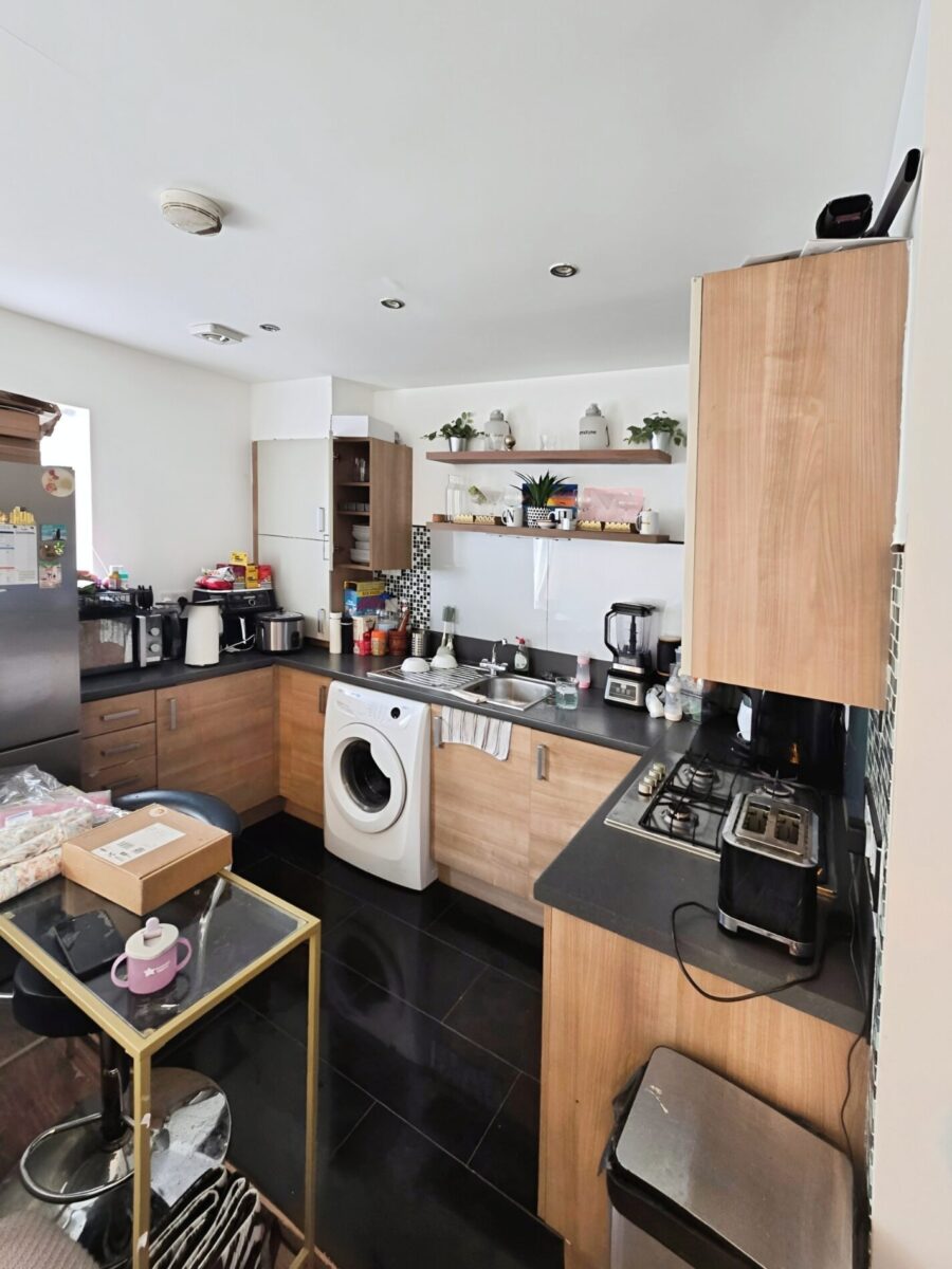 One-bedroom flat For Sale, Ilford, IG3
