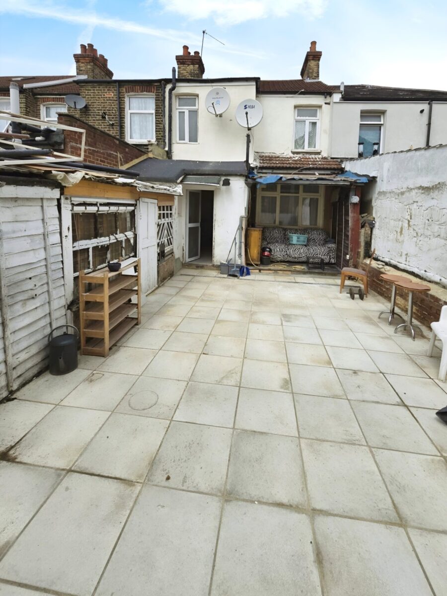2-Bedroom House For Rent Barking, IG11