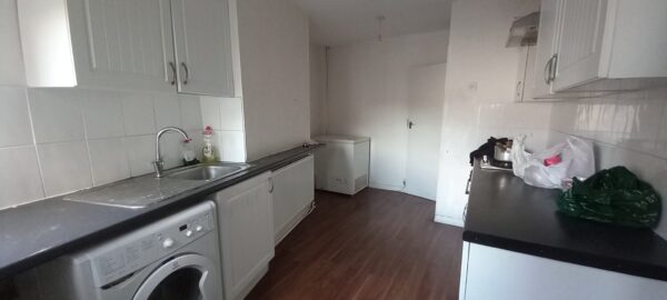 Shop with Flat For Sale, Dagenham, RM8