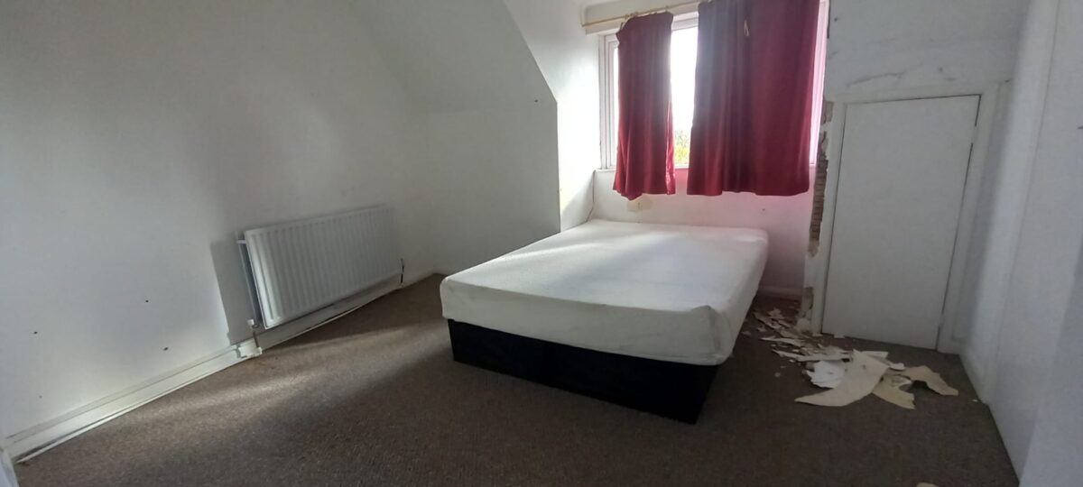 Shop with Flat For Sale, Dagenham, RM8
