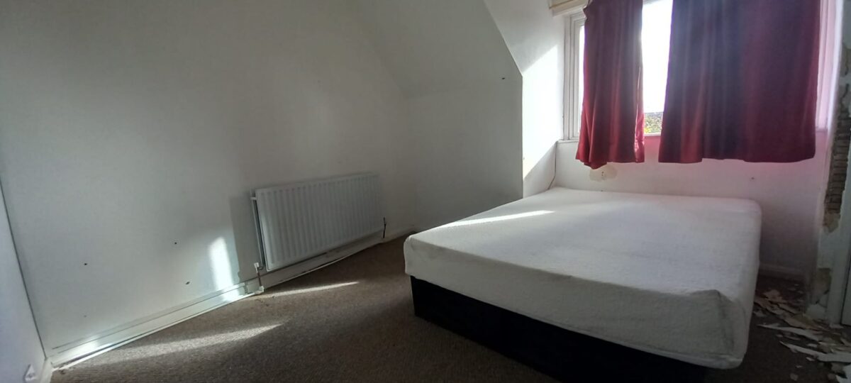 Shop with Flat For Sale, Dagenham, RM8