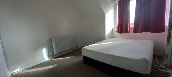Shop with Flat For Sale, Dagenham, RM8
